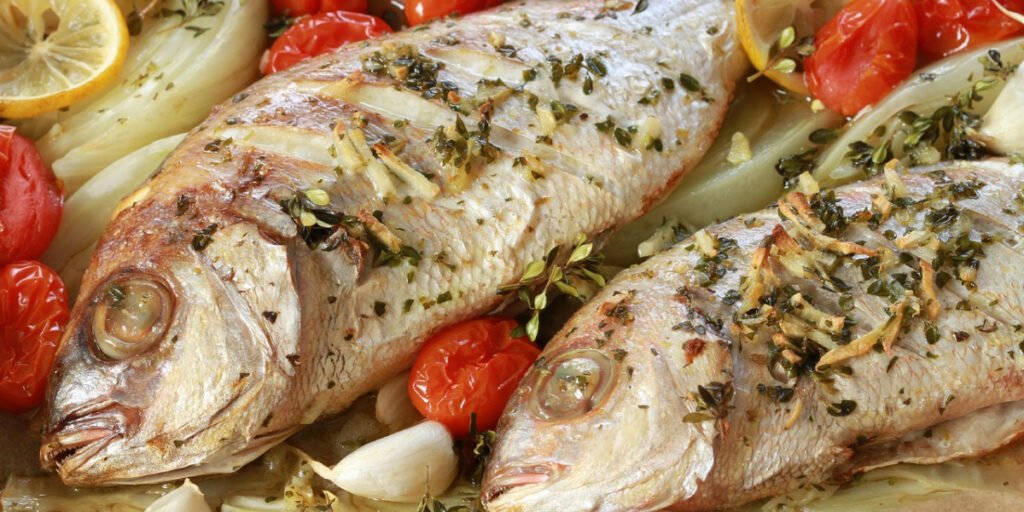 Fisch mit Fenchel, Tomaten und Knoblauch überbacken