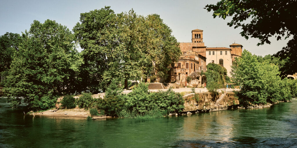 Rom: Auf der Isola Tiberina, der Tiberinsel, hat die legendäre Trattoria Sora Lella ihr Domicil